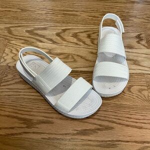 Reef Water-Friendly Vista Sandal in white, size 9